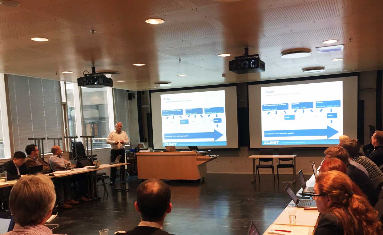 Karl Erik Karlsen from Gassnova speaking at the IMPACTS workshop on CO2 specifications in current CCS Projects (Photo: SINTEF)