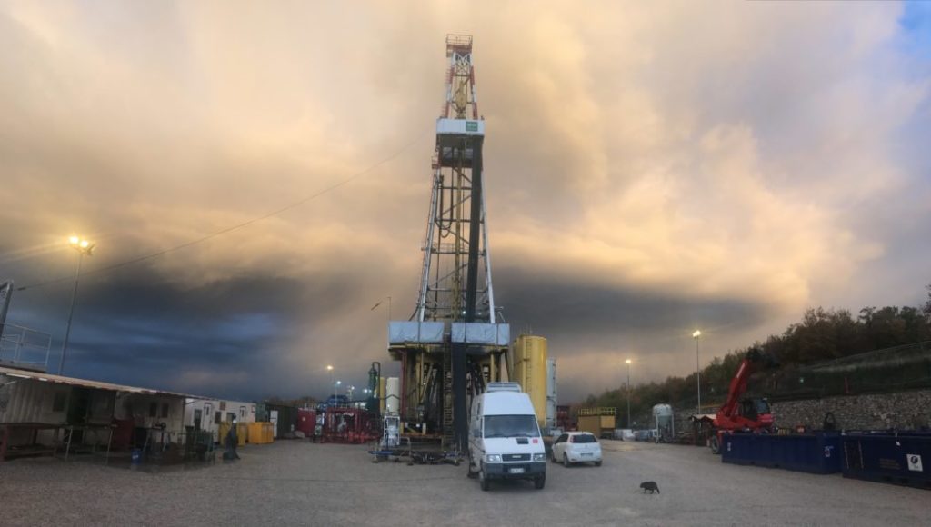 Geothermal well in Italy. Here they measure temperatures 3000 meter below ground level. Photo: SINTEF