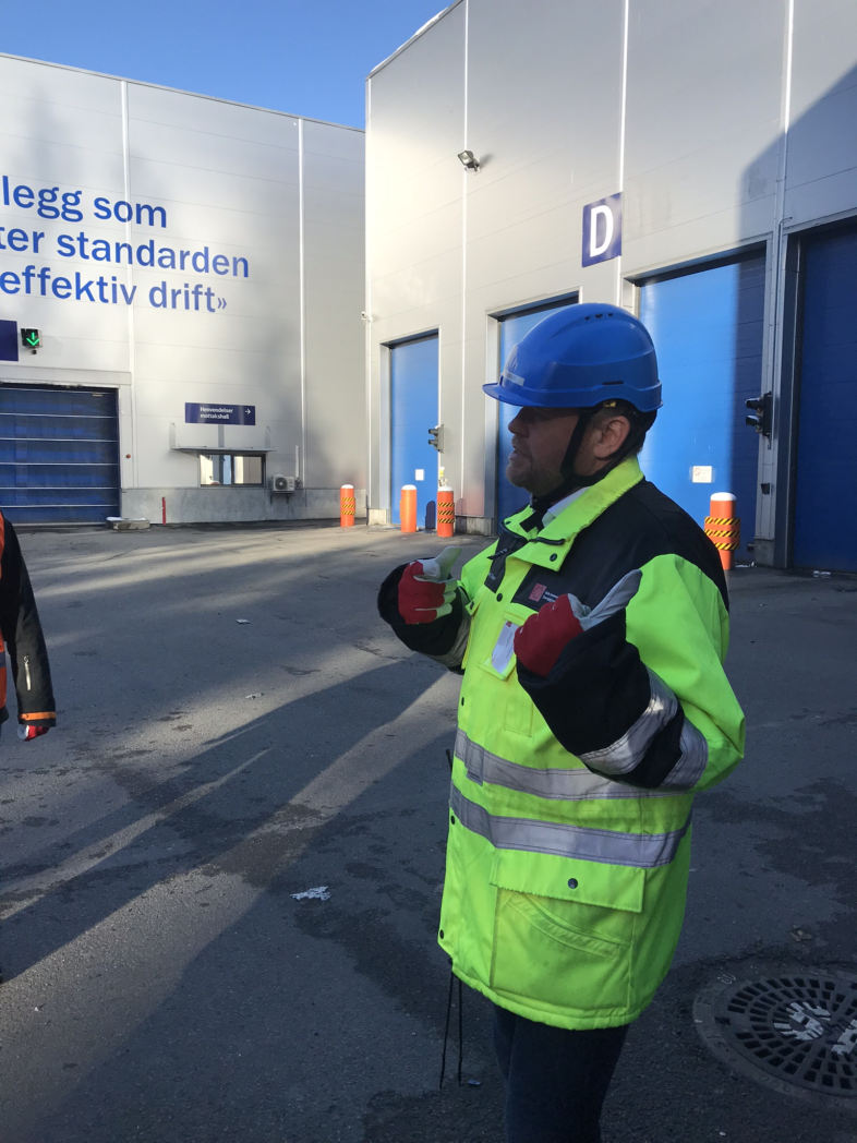 Johnny Stuen, Technical Director at the City of Oslo, gives a tour of the facilities at the waste incineration plant at Klemetsrud