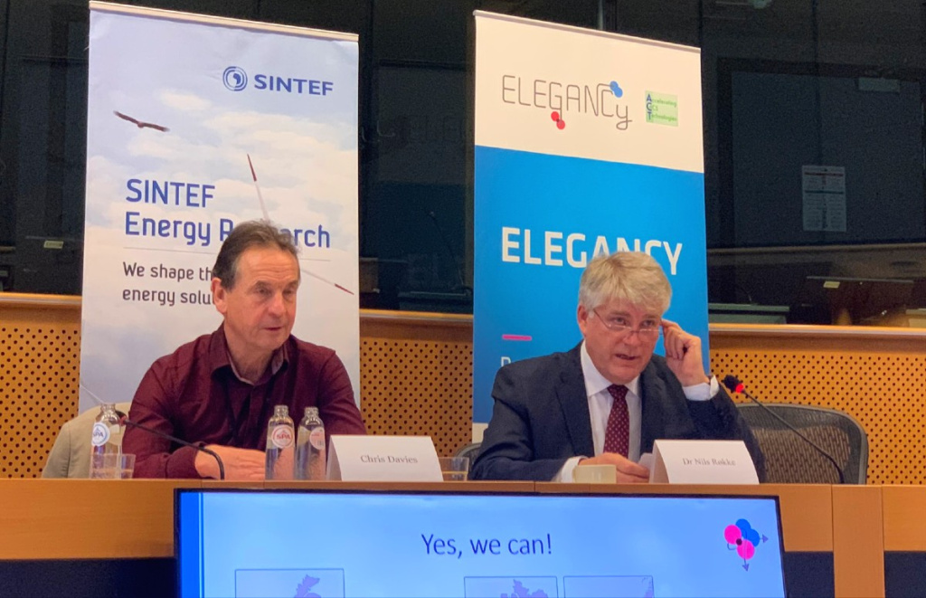 Chris Davies MEP with SINTEF's Nils Røkke during the ELEGANCY meeting at the EU Parliament