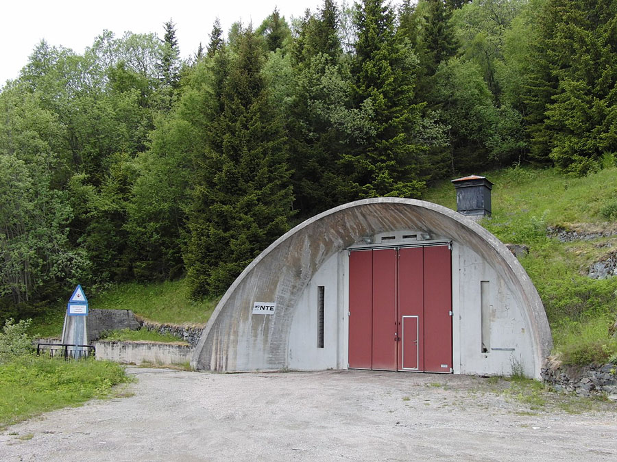 The Brattingfoss plant is a hydropower plant in Steinkjer municipality, in Trøndelag, where water gets pumped at times from the Follavatn reservoir to the larger Holden reservoir.