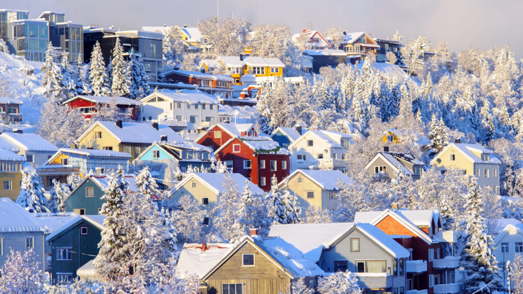 Vinterbilde av hus i Tromsø