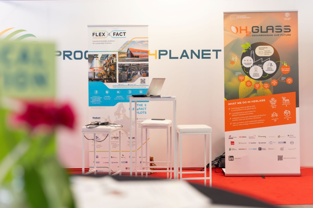 Flex4Fact and H2GLASS at the Process4Planet booth in the exhibition area.