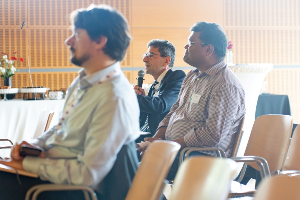 Eric Lecomte, Policy Officer at the Directorate-General for Energy in the European Commission, is seen engaging with Ragnhild about the Cluster platform.