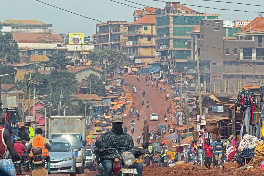 A Ugandan street market